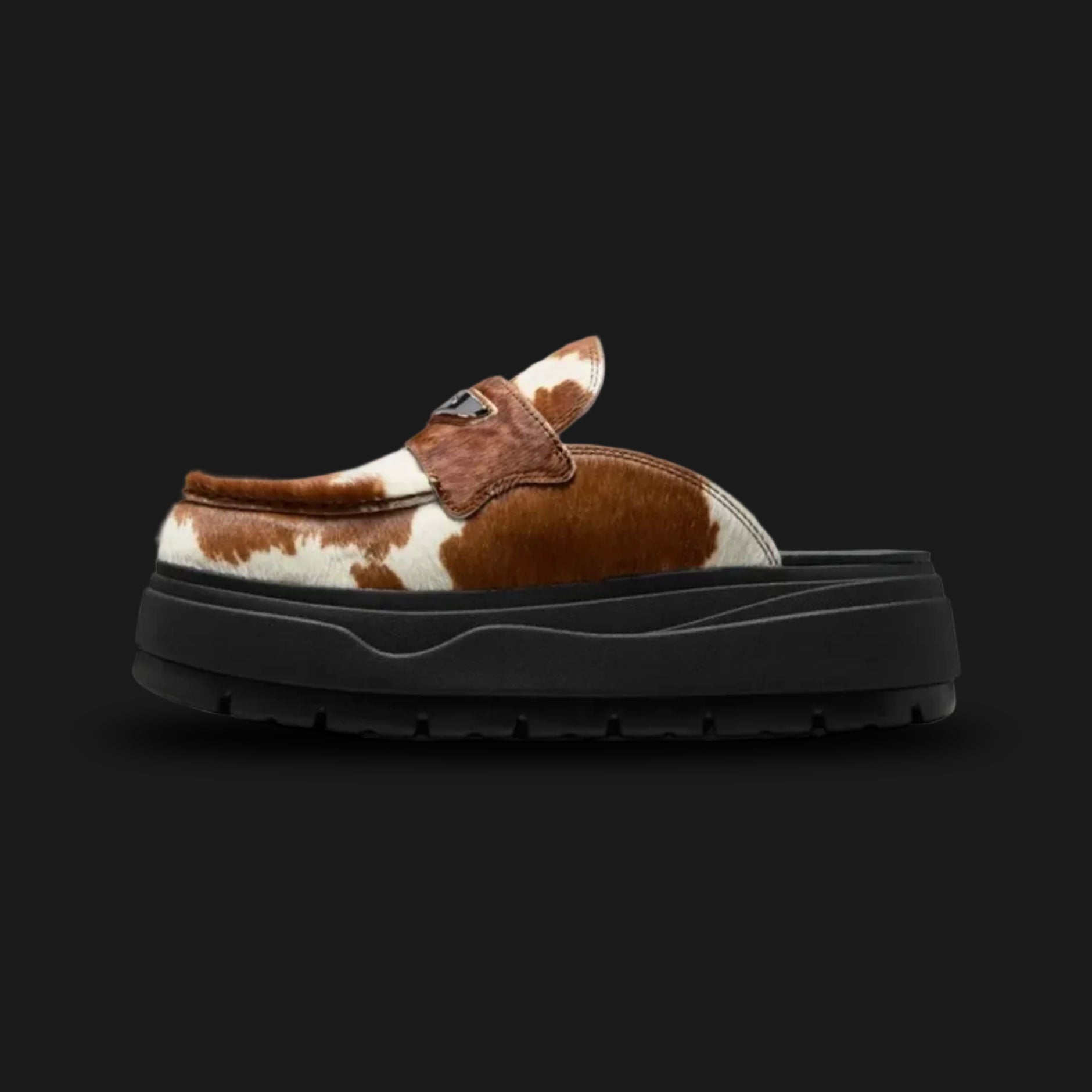 Air Jordan Mule SE in Black, Baroque Brown, and Metallic Silver (IB1497-001). Features a premium Black leather base with rich Baroque Brown overlays and a striking Metallic Silver Swoosh. Iconic AJ1-inspired slip-on design with a clean white midsole. Luxuntique offers 100% authentic Jordan footwear in Sri Lanka.