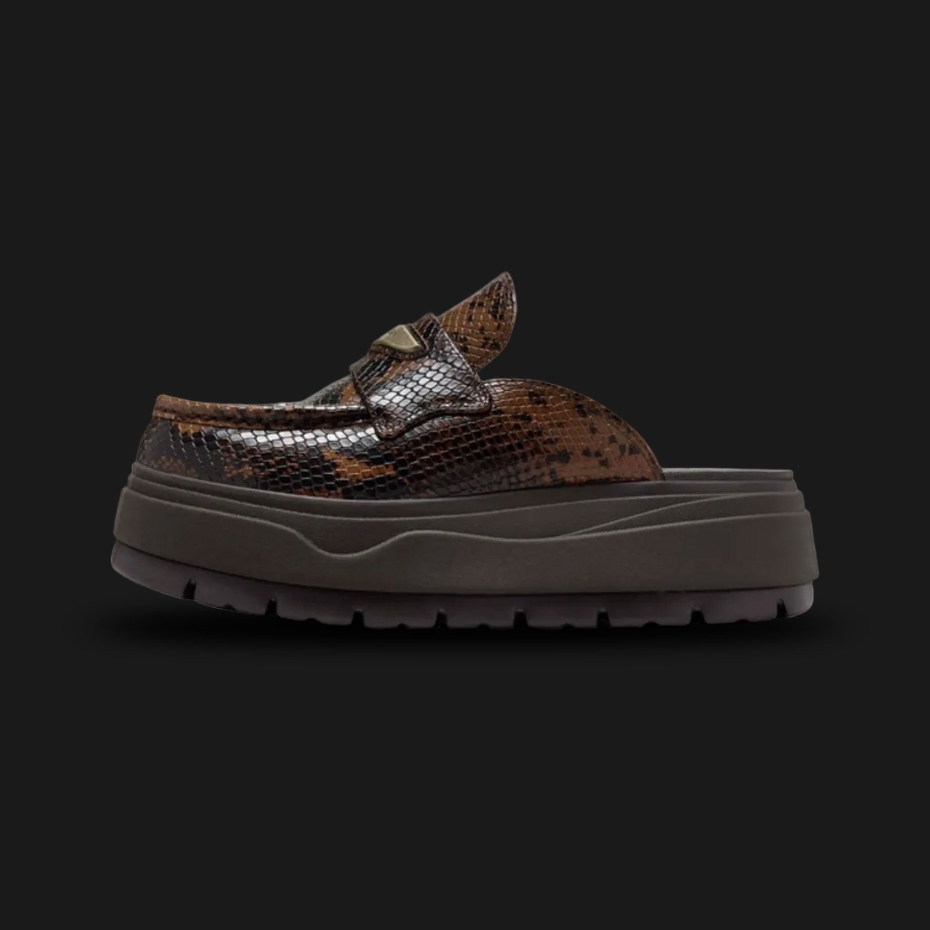 Air Jordan Mule SE in Velvet Brown (IB1497-200). Features a premium monochromatic Velvet Brown leather upper with an iconic perforated toe box and effortless slip-on design. Built on a matching tonal midsole for a sleek, elevated look. Luxuntique offers 100% authentic Jordan footwear in Sri Lanka.