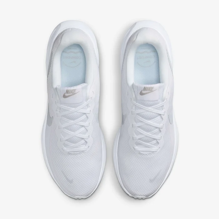 Nike Revolution 8