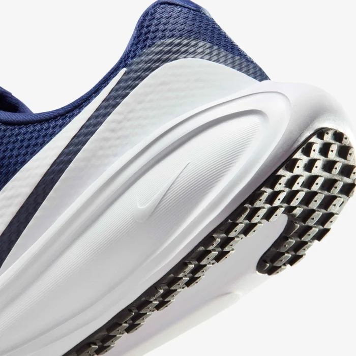 Nike Revolution 8