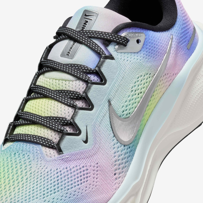 Nike Pegasus 41 SE HJ7816-400 - Heel/Midsole Close-up showing ecco Midsole, NIKE Outsole Text & Black Waffle Traction Pods