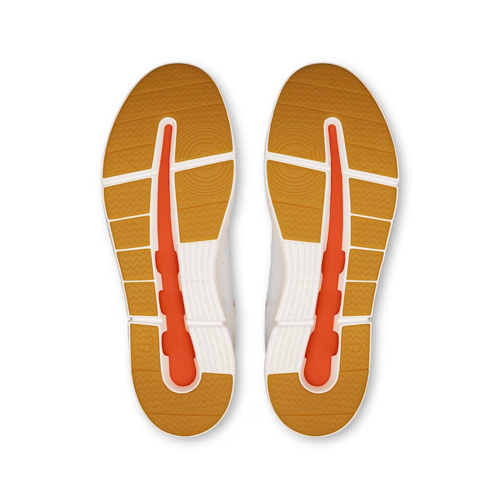 On The Roger Centre Court 3MD11270256 - Outsole Top-Down showing Gum/Amber Court Traction Pattern with Flame Speedboard & White Midsole