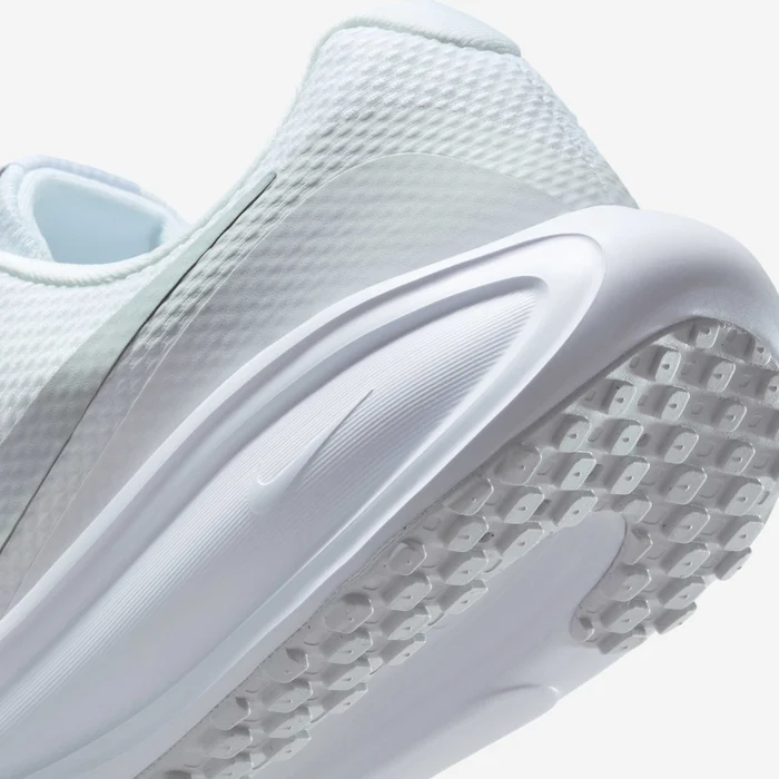 Nike Revolution 8