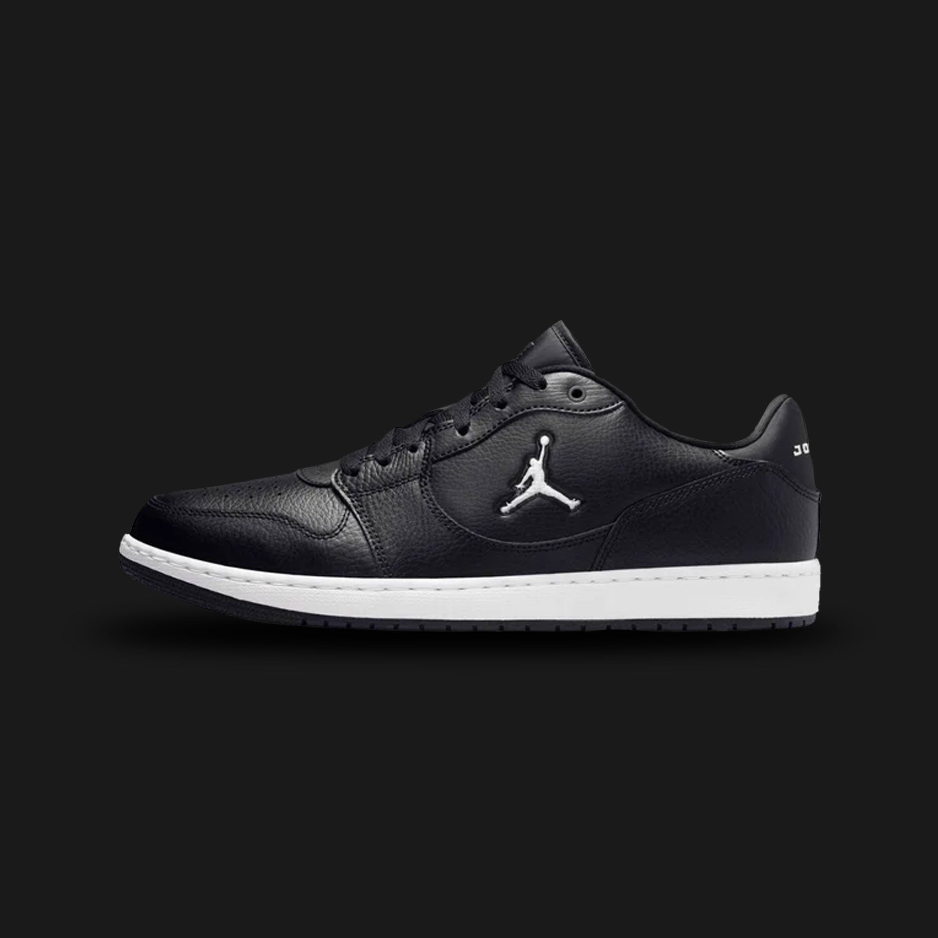 Jordan Court Connect Low shoes in Black and White (IQ5698-001). Features a sleek leather upper with breathable mesh panels, responsive encapsulated cushioning, embroidered Jumpman branding, and a durable rubber cupsole. Luxuntique guarantees 100% authentic footwear.