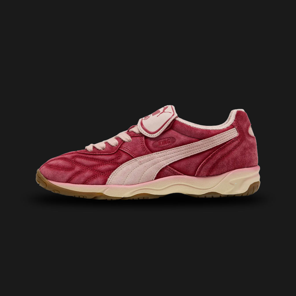 Puma King Indoor The NeverWorn V unisex sneakers in Dark Crimson and Rose Quartz (402250_01). Features a vintage, retro-football-inspired design with a premium Dark Crimson suede upper and sophisticated Rose Quartz detailing. Includes the unique "NeverWorn" aged aesthetic, a comfortable padded insole, and a non-marking flat rubber outsole optimized for indoor performance. Luxuntique guarantees 100% authentic Puma footwear in Sri Lanka.